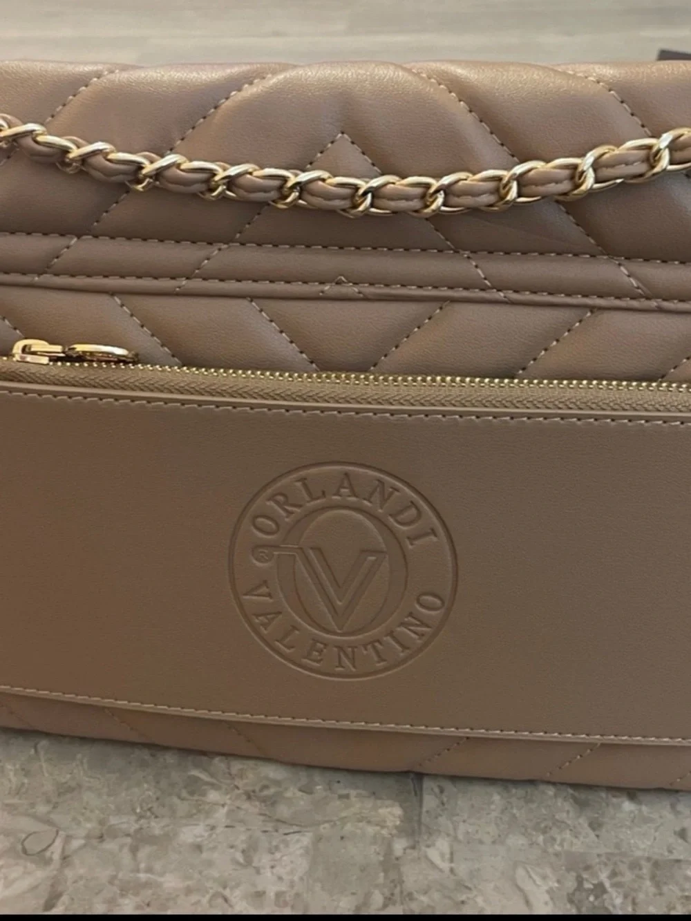 NEW Valentino gorgeous Cross Body Shoulder Bag with Gold Chain - 12” x 7” - Picture 2 of 5